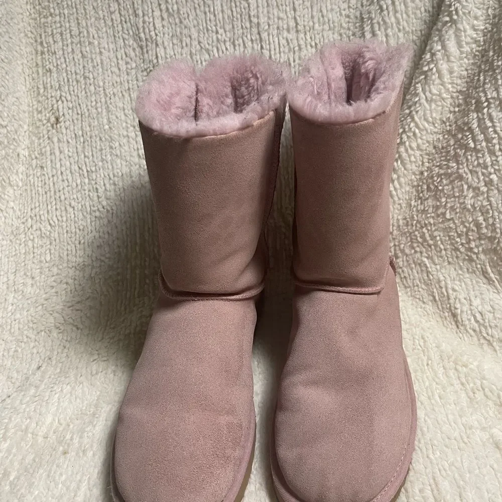 UGG Continuity leather suede light Pink short Boots gros grain ribbon accentSZ11